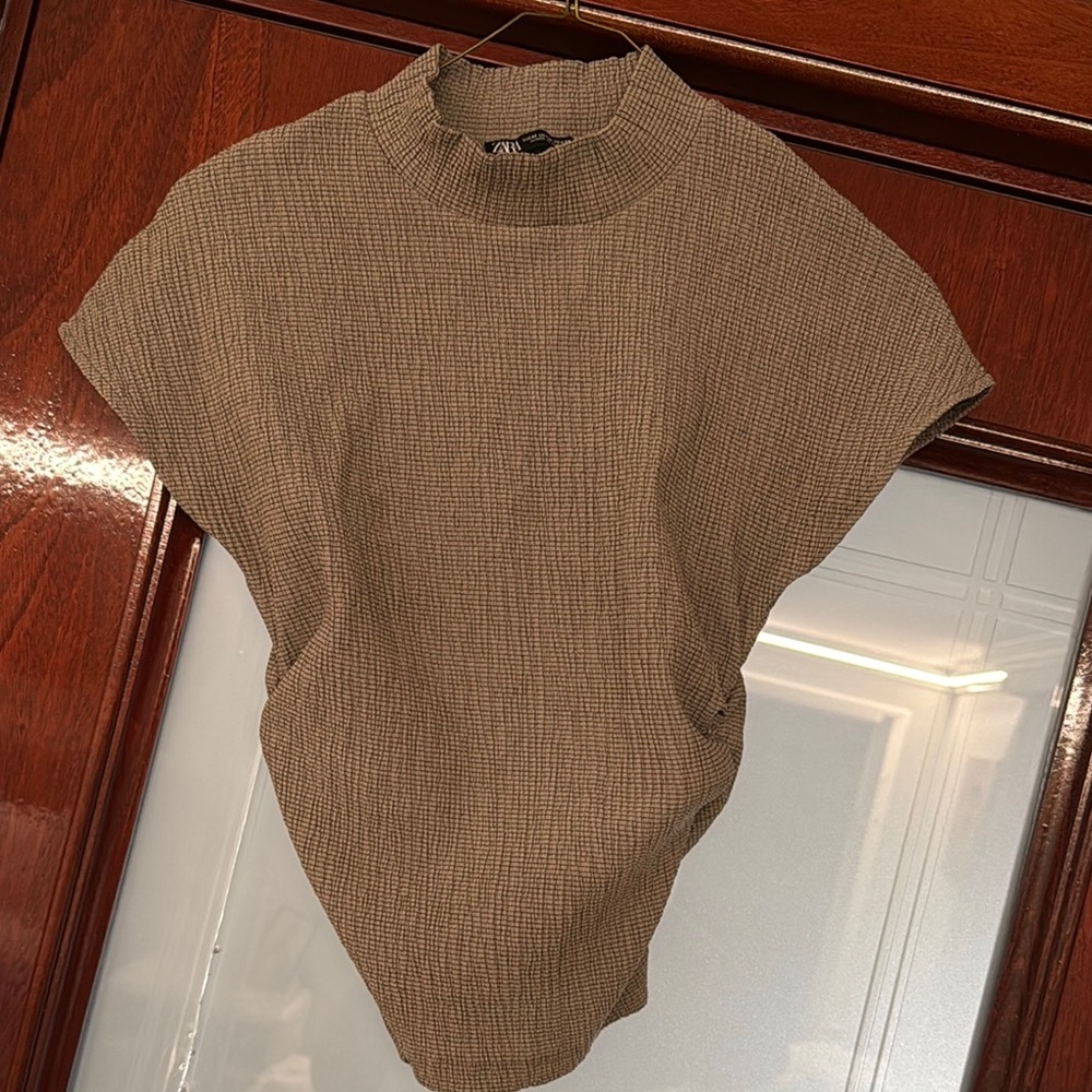 Zara Textured Knit Cap Sleeve Top in Camel